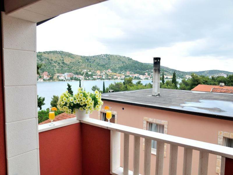 Apartments Mira Rogoznica  Εξωτερικό φωτογραφία